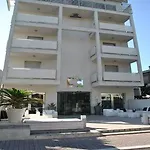 Hotel The One - Designed For Adults - Pet Lovers Riccione