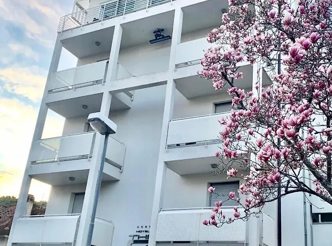 The One - Designed For Adults - Pet Lovers Hotel